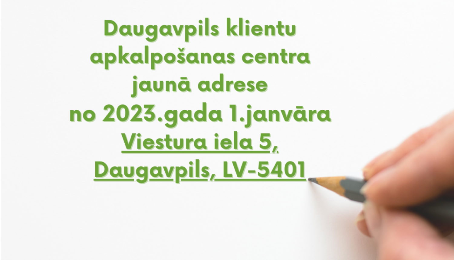 Daugavpils klientu apkalpošanas centra jaunā adrese no 2023.gada 1.janvāra Viestura iela 5, Daugavpils, LV-5401 - rokā parastais zīmulis rakstot
