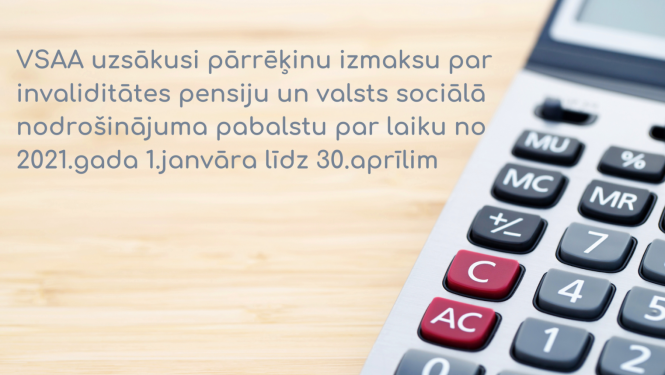 Kalkulators uz galda