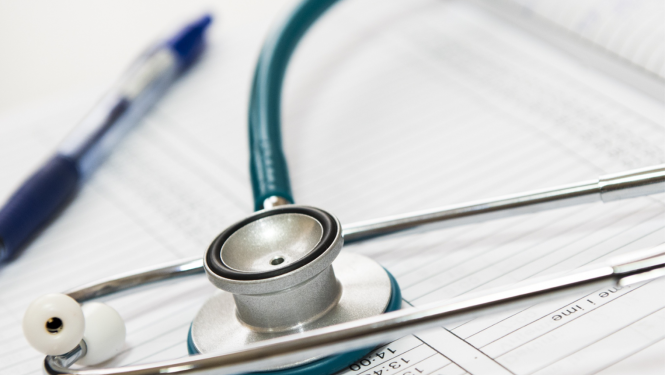 Stetoskops un pildspalva